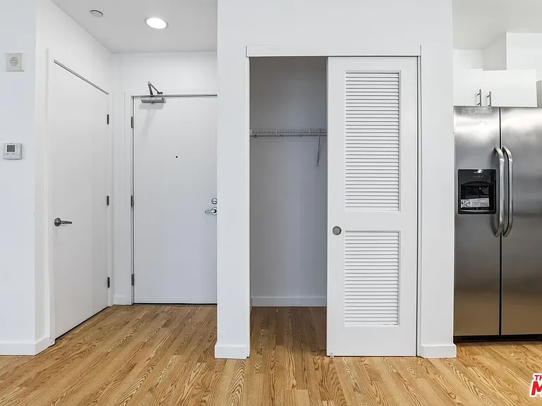 630 W 6th St #310 — Photo 9