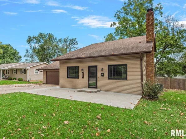 1924 Cedar St, Jacksonville, IL 62650