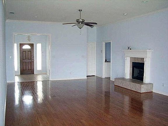 3rd image of 1116 Cresthill Dr