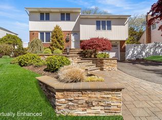 40 Garnet Lane, Plainview, NY 11803