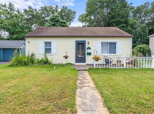 15 Penhurst Rd, Rochester, NY 14610