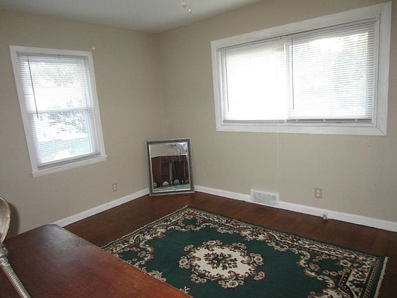 3rd image of 8101 Rockwood Dr