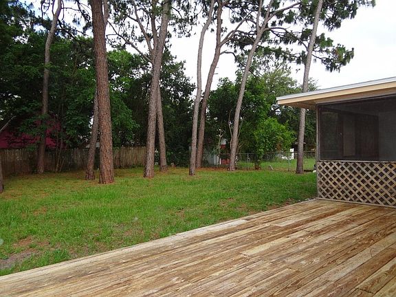 Large deck, fenced back yard