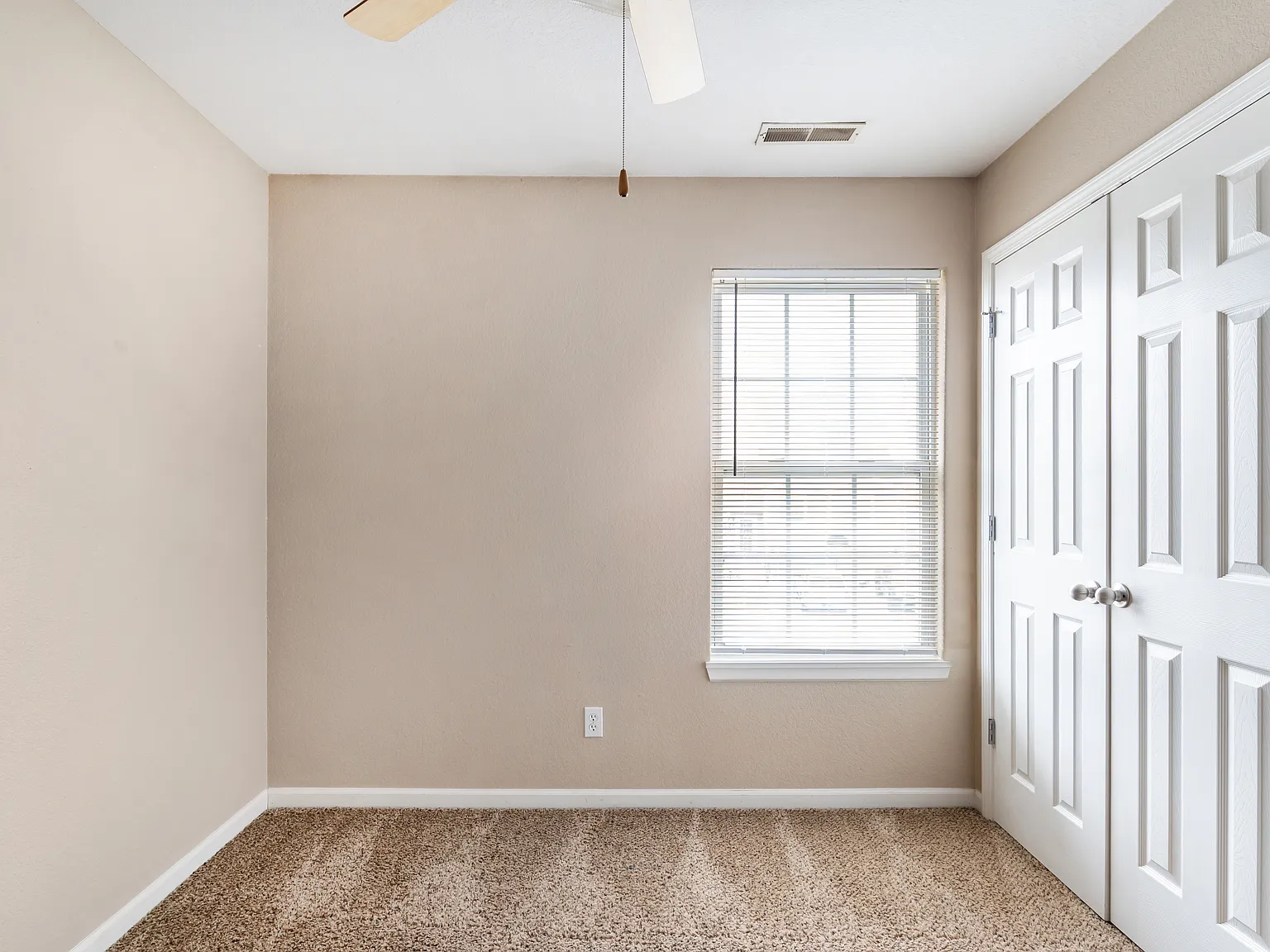 3 bed, 1050 sqft, $1,475 — Photo 4