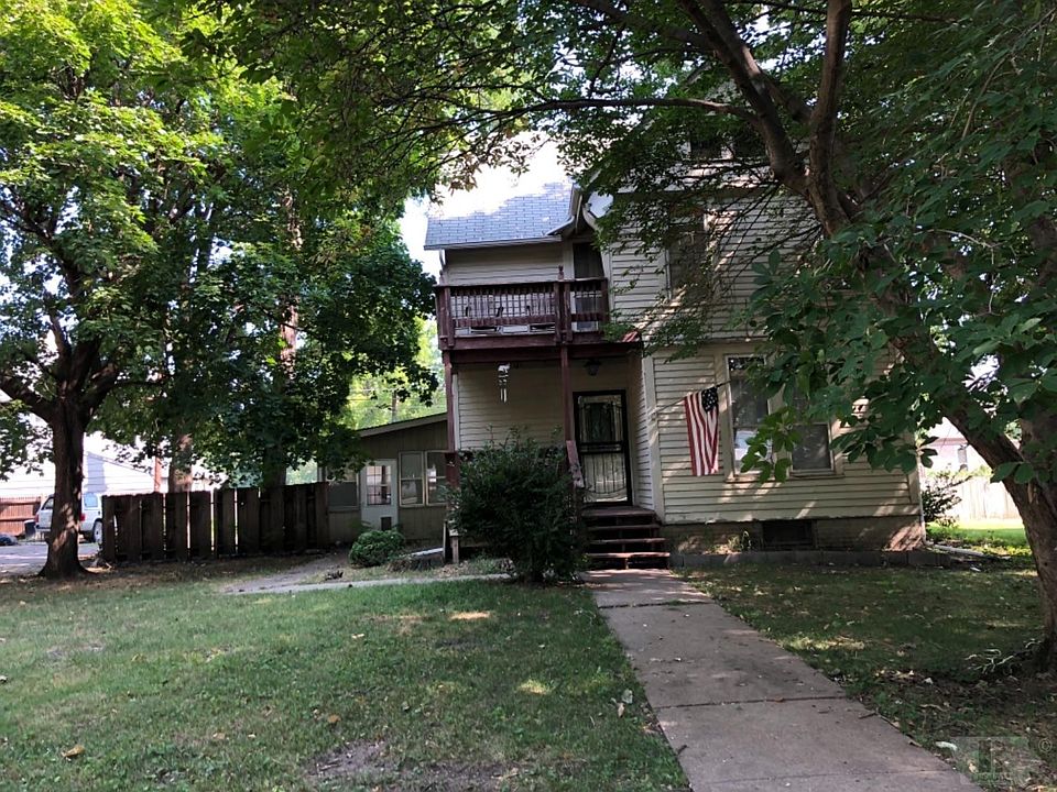 1st image of 825 High Ave E