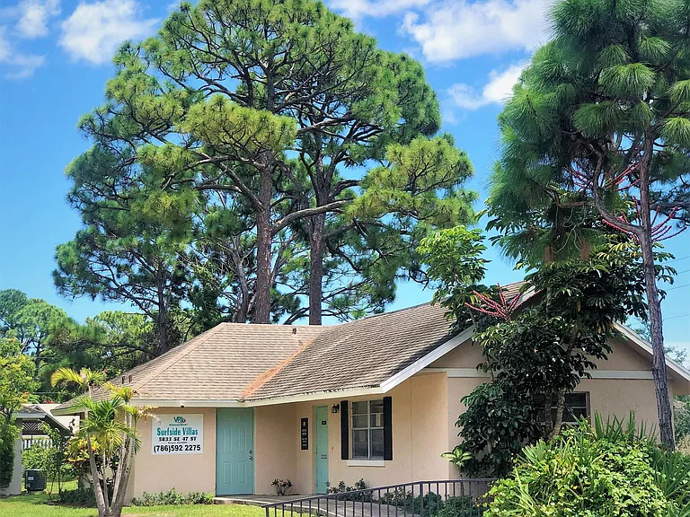 SURFSIDE VILLAS 5833 SE 47th Ave STUART, FL 34997 — Photo 2