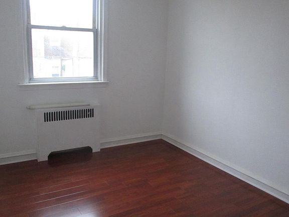 Middle room