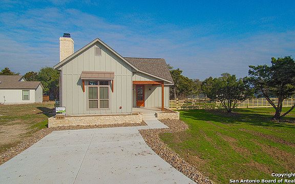 2nd image of 1440 Whispering Hills Dr