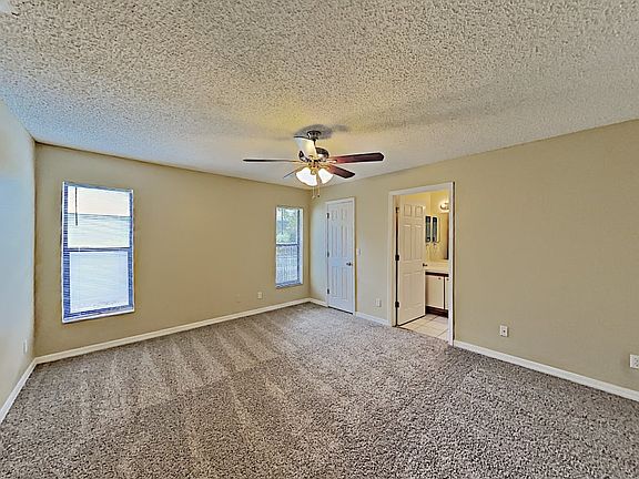 4th image of 4004 Waterview Loop