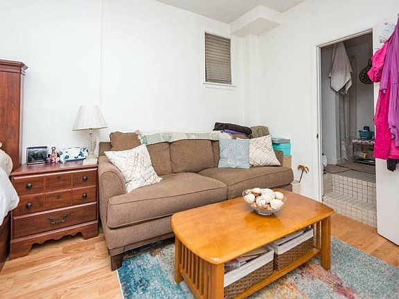3rd image of 215 W 16th St #3RR