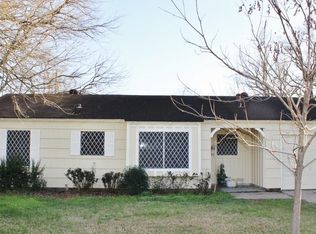 504 Bluebell St, Highlands, TX 77562