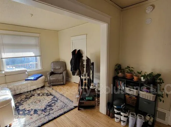 617 E 8th St, Duluth, MN 55805