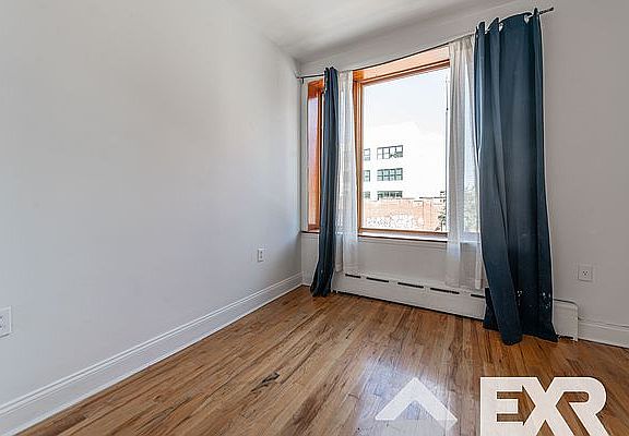 2nd image of 914 Bergen St #3