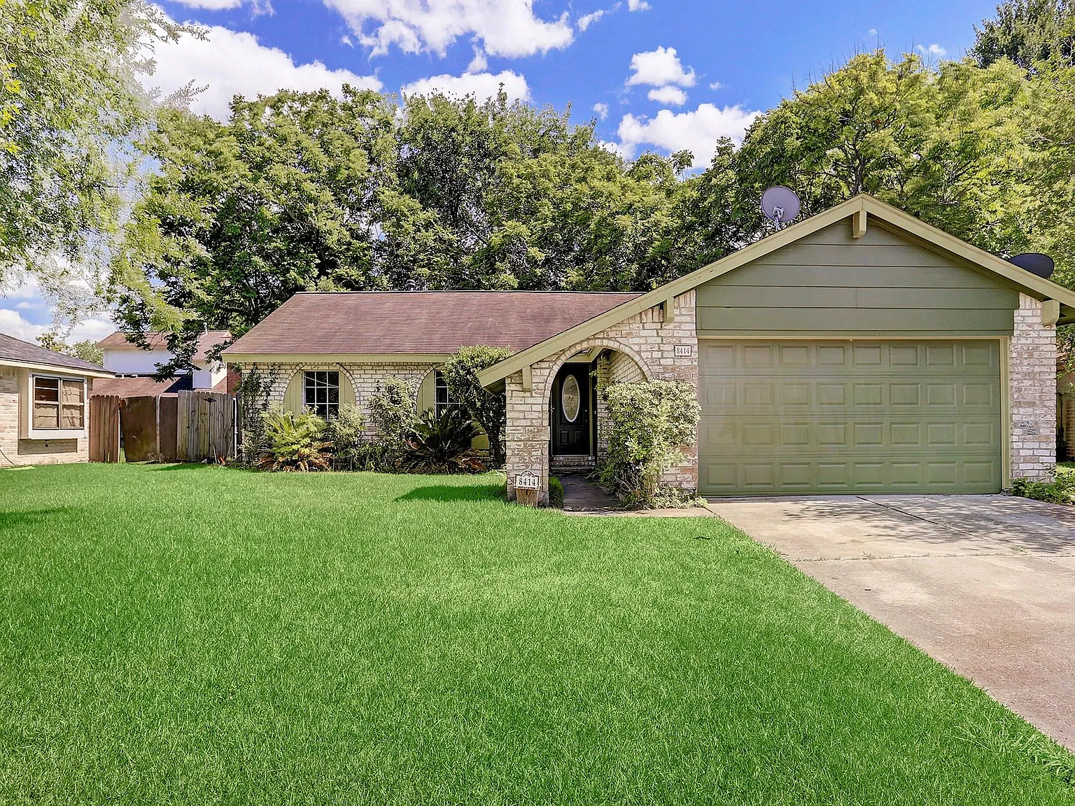 3 bed, 2.0 bath, 1600 sqft, $2,000 — Photo 1