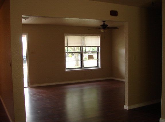 3rd image of 1315 Luckenbach