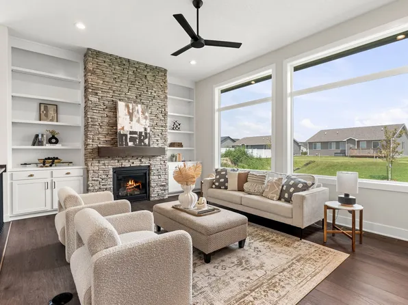 2615 NW Fairfield Dr, Ankeny, IA 50023