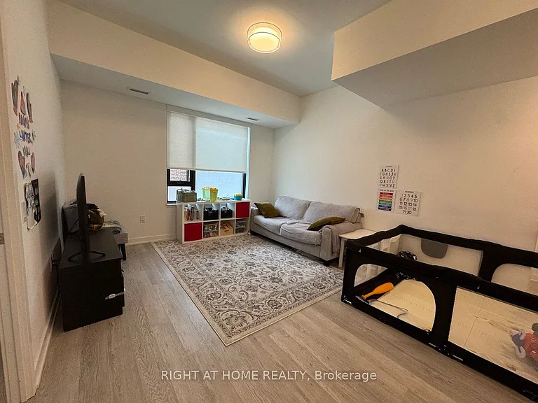 3 Strathgowan Ave #202 — Photo 3