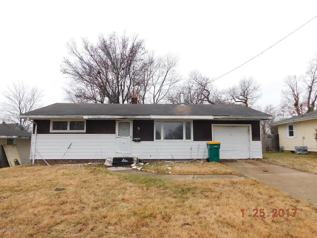 174 Academy St photo 1