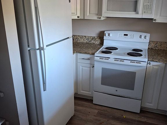 2nd image of 510 70th Ave APT 7