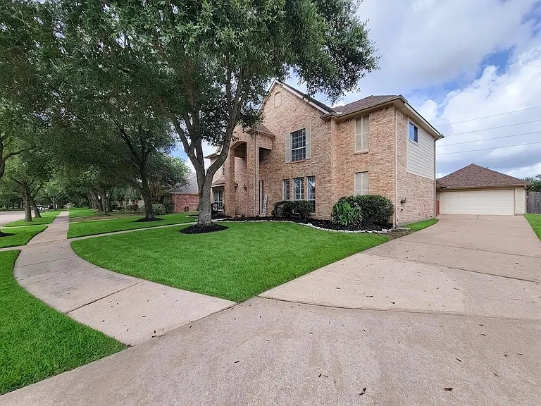 17715 Laguna Trail Dr — Photo 2