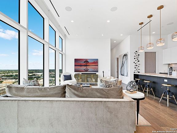 3rd image of 123 Lexington #1806