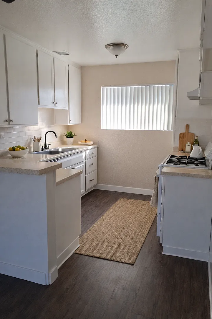 Building Photo - 1802 Camino Viejo