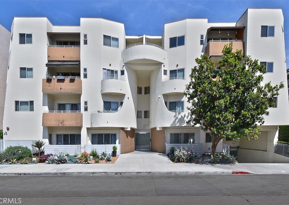 1st image of 5016 Bakman Ave #306