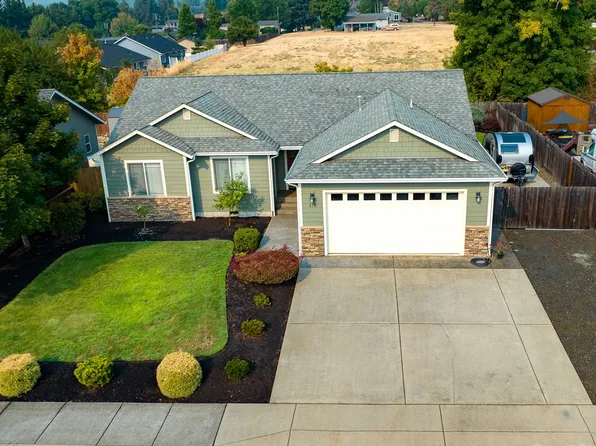 410 Serengeti Dr, Winston, OR 97496