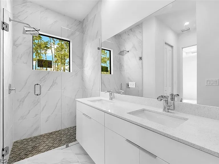 846 Cadis St E — Photo 16