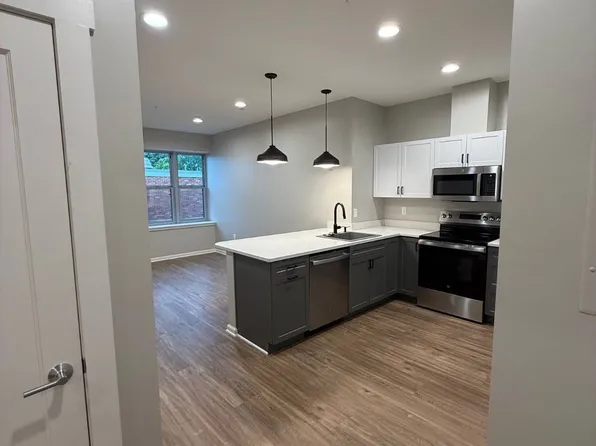 214 Kinne St #209, East Syracuse, NY 13057