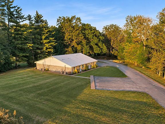 3rd image of 6223 Fox Ridge Rd