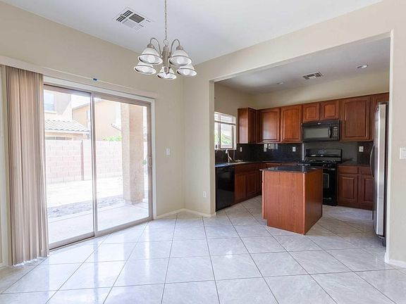 5th image of 1712 W Green Thicket Way