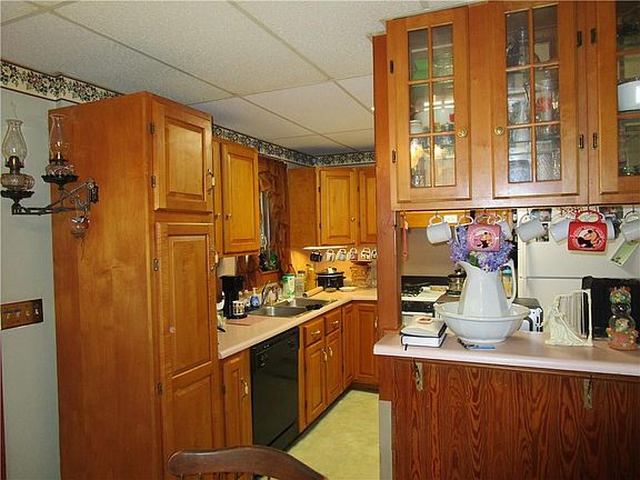 3rd image of 105 Early St
