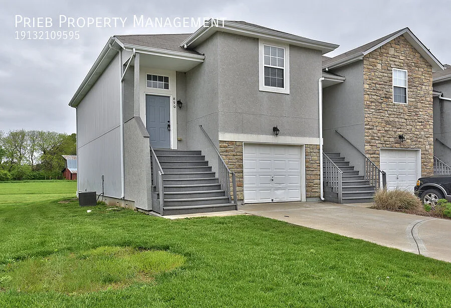 902 S Woodson Ct