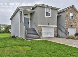 902 S Woodson Ct, Gardner, KS 66030