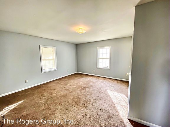 3rd image of 113 Railroad Ave