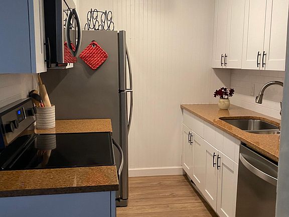 2nd image of 3915 S Flagler Dr APT 117