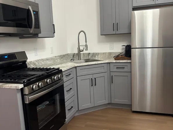 421 W Cliff St, Wallace, NC 28466