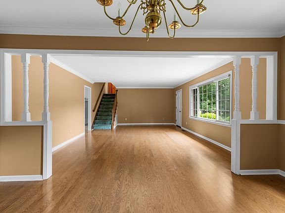 3rd image of 106 Lannom Cir