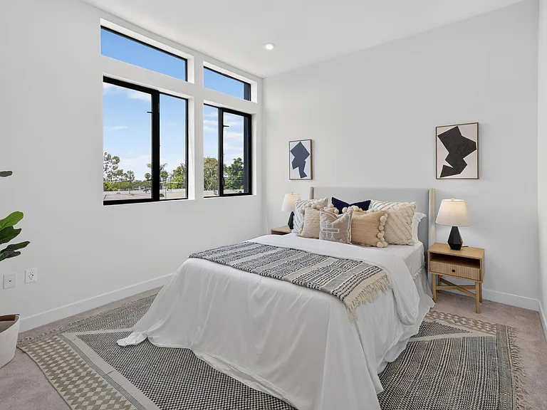 1204 S Orange Grove Ave — Photo 13
