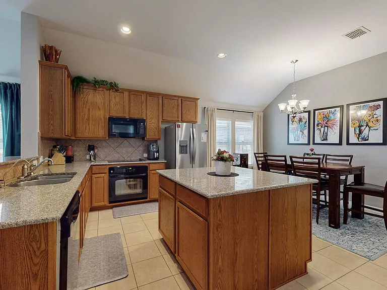 9412 Caliente Dr — Photo 14