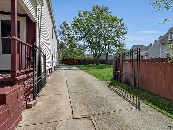 3rd image of 95 Guernsey St