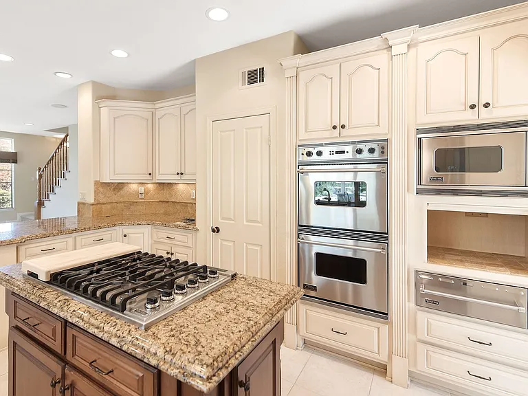 2663 Yellowwood Dr — Photo 14