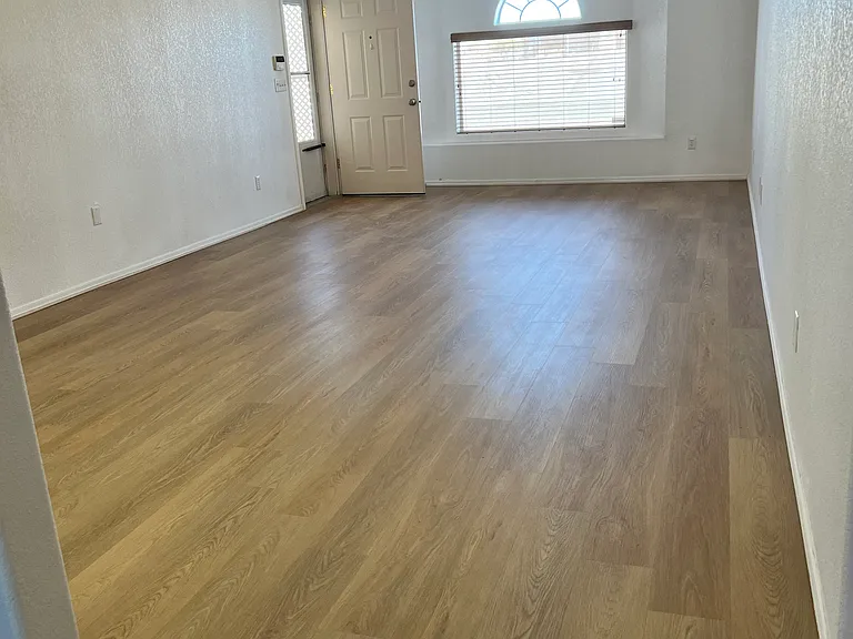 Living room, front door, window & tile entry to kitchen