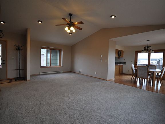 5th image of 35 Antelope Ave