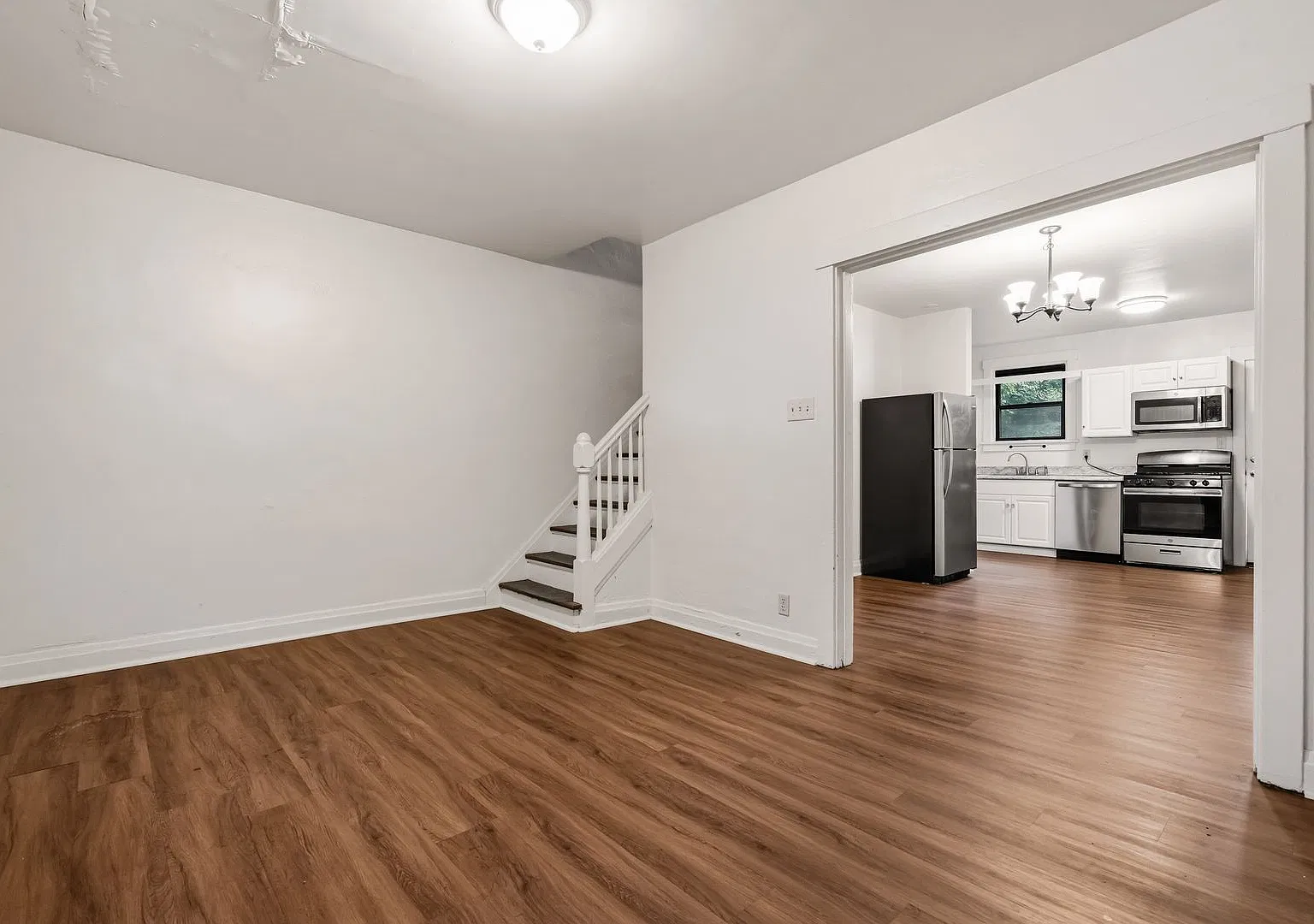 Gorgeous 2 bedroom home in Greenfield available now! — Photo 3