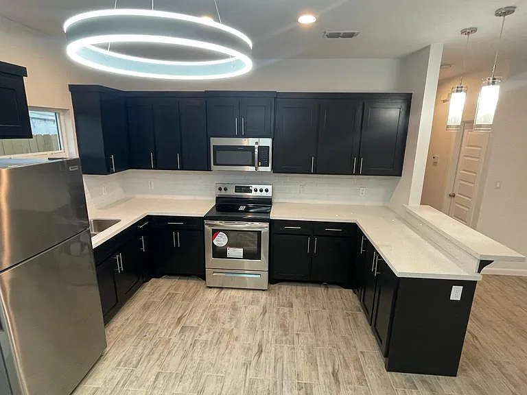 2 bedbedroom 2 bath-kitchen unit with modern fixtures