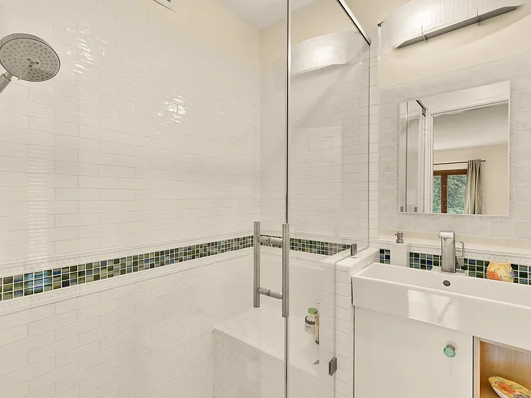 3111 Chain Bridge Rd NW — Photo 44