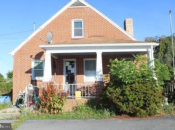 2nd image of 3520 Lincoln Way E