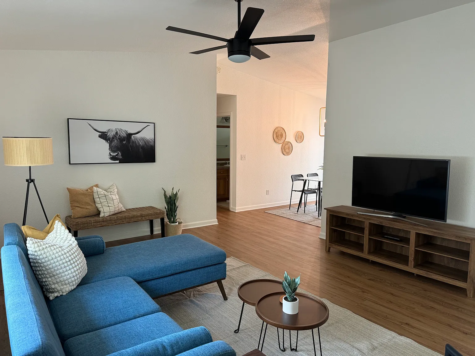 1829 Strauss Ln — Photo 4
